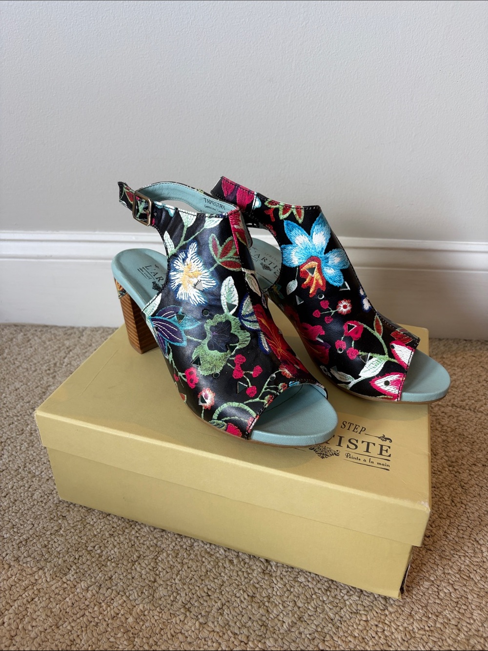 L'ATISTE Black Floral Open-Toe Slingback Heels